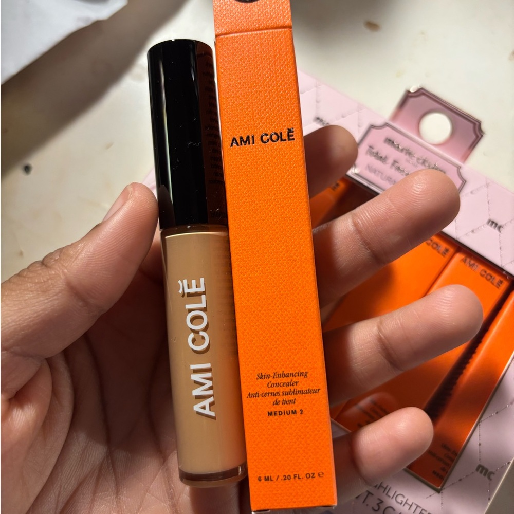 Ami Colé Medium 2 Skin-Enhancing Concealer